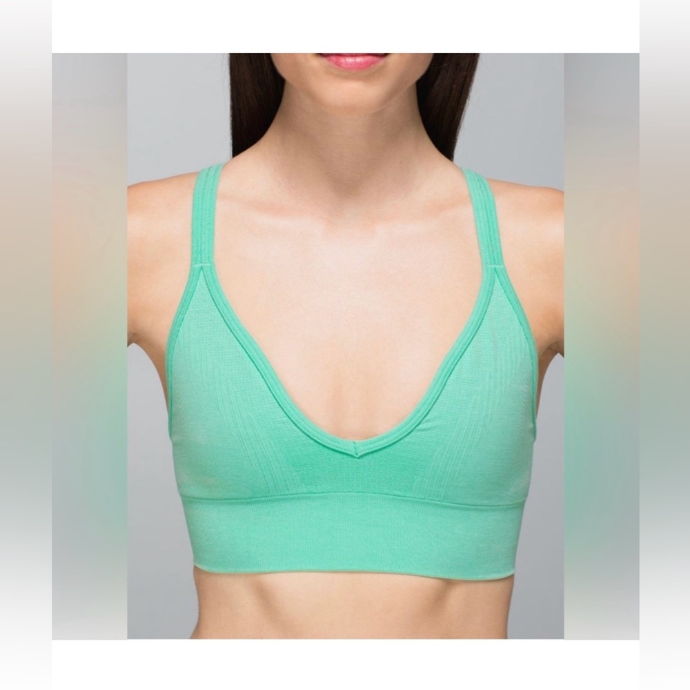 Lululemon Seamlessly Plunge Bra